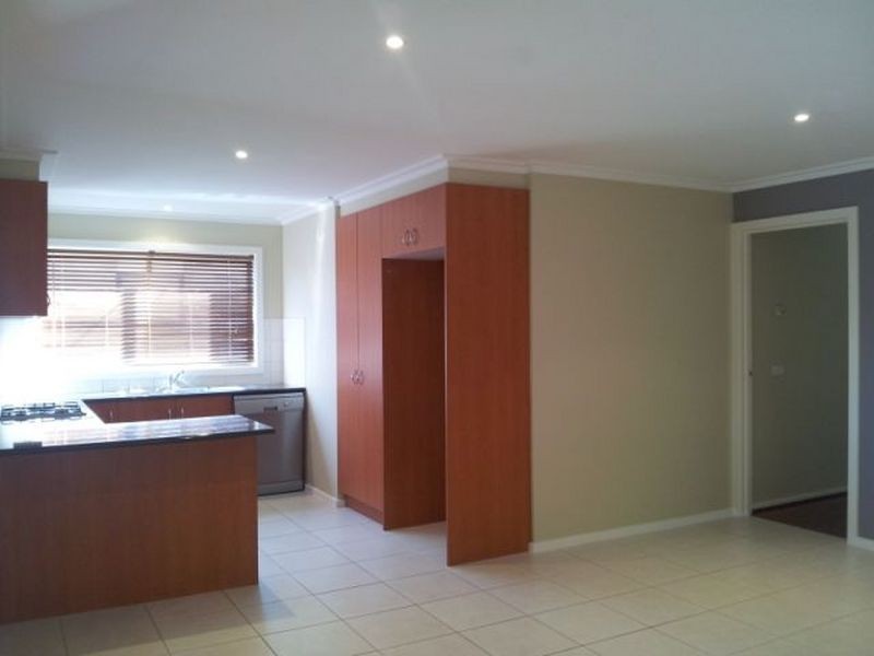 13 Glenisla Way, Berwick VIC 3806