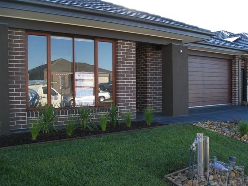 17 Gelderland Drive, Clyde North VIC 3978