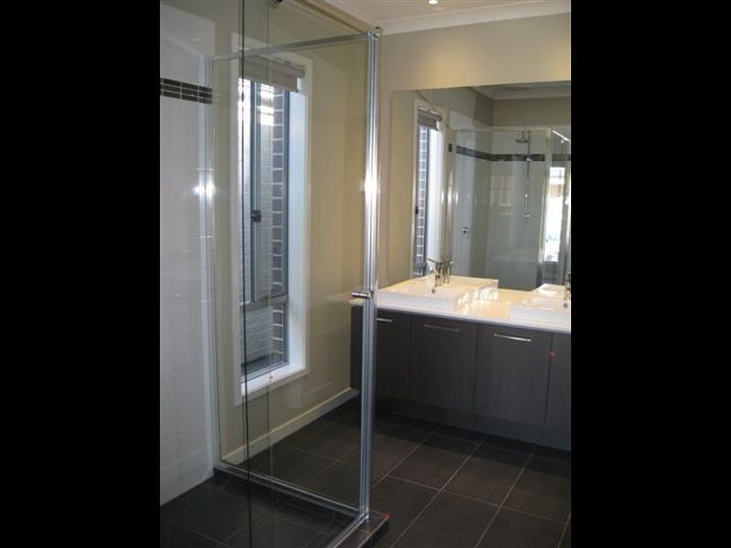 17 Gelderland Drive, Clyde North VIC 3978