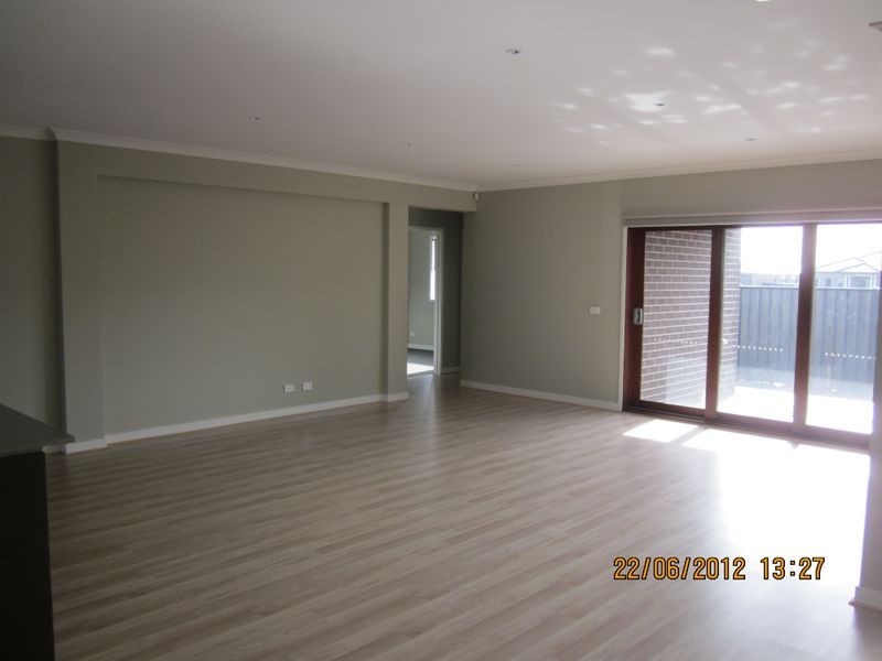 17 Gelderland Drive, Clyde North VIC 3978