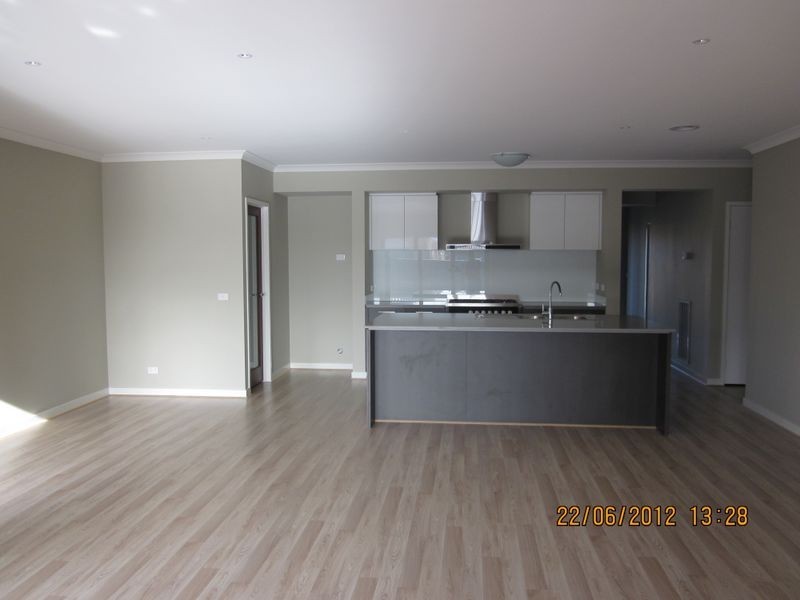 17 Gelderland Drive, Clyde North VIC 3978