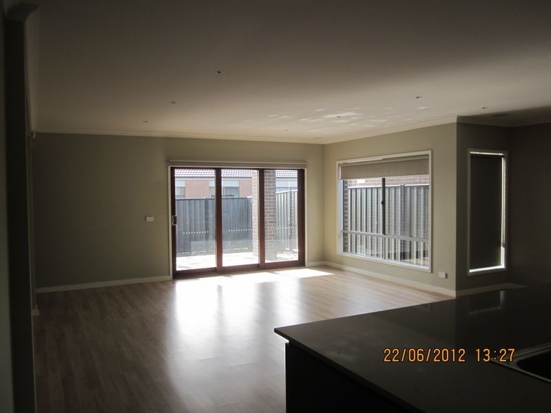 17 Gelderland Drive, Clyde North VIC 3978