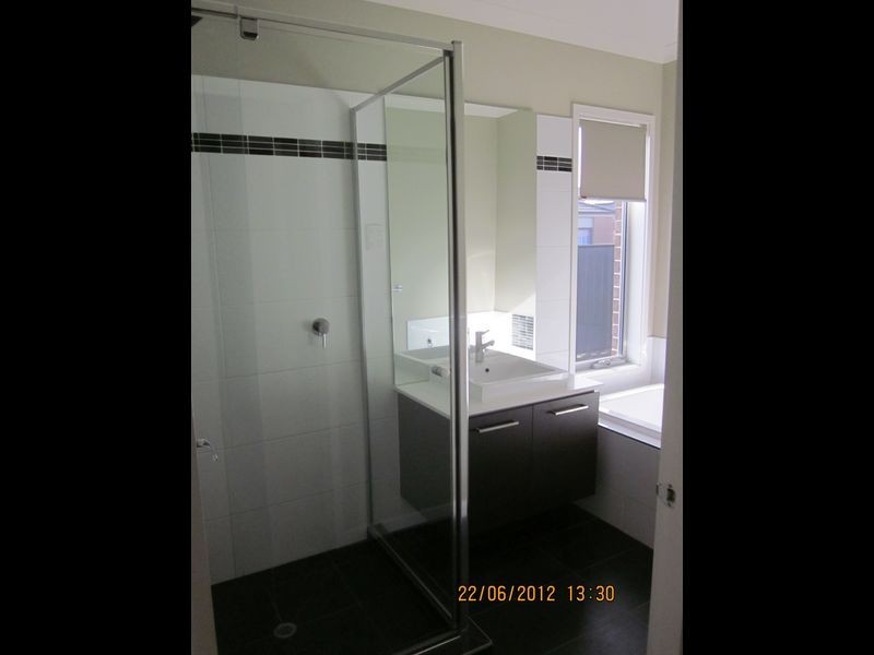 17 Gelderland Drive, Clyde North VIC 3978