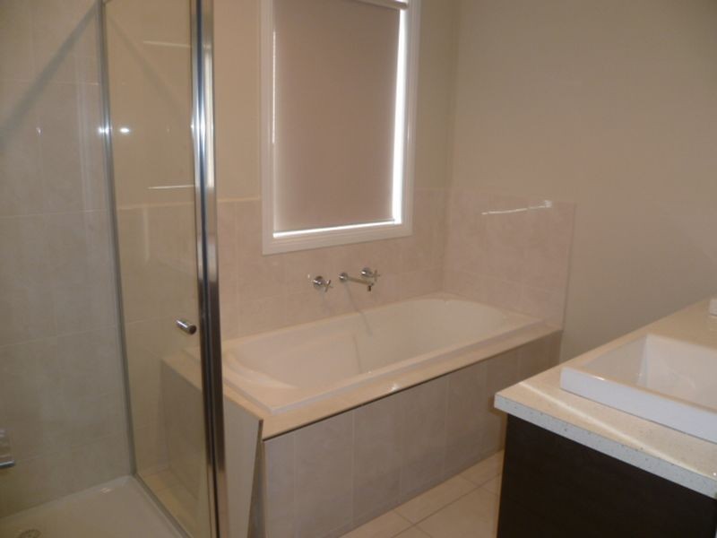 13 St Vincents Place, Berwick VIC 3806