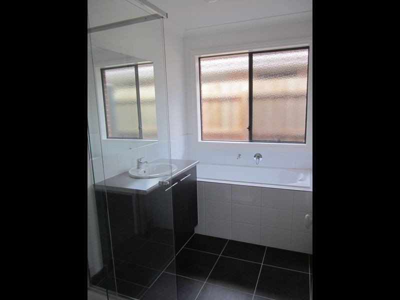 4/9 Warrenwood Place, Langwarrin VIC 3910