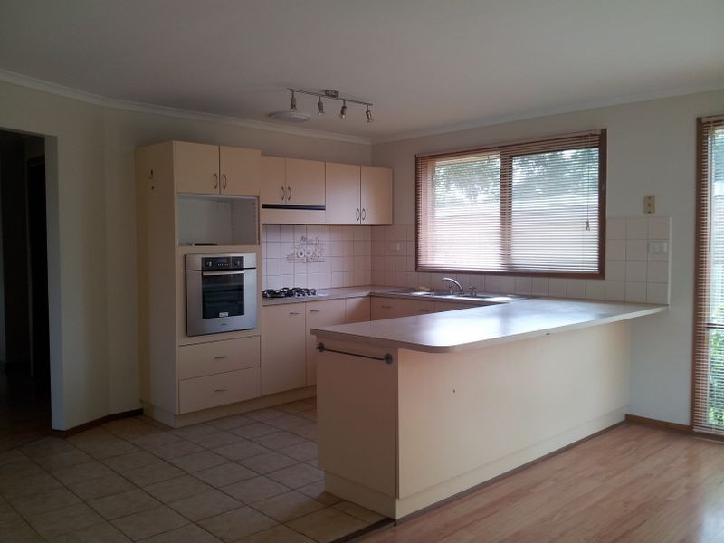 1 Coolabah Grove, Berwick VIC 3806