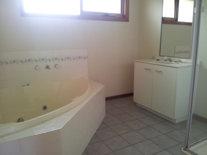 1 Coolabah Grove, Berwick VIC 3806