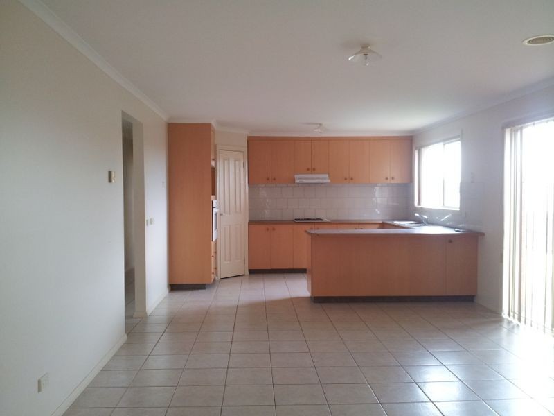 75 Bemersyde Drive, Berwick VIC 3806