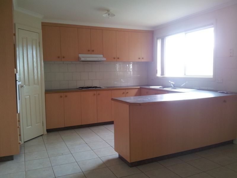 75 Bemersyde Drive, Berwick VIC 3806