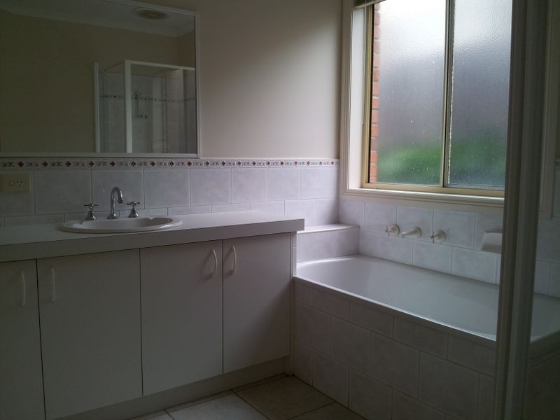 75 Bemersyde Drive, Berwick VIC 3806