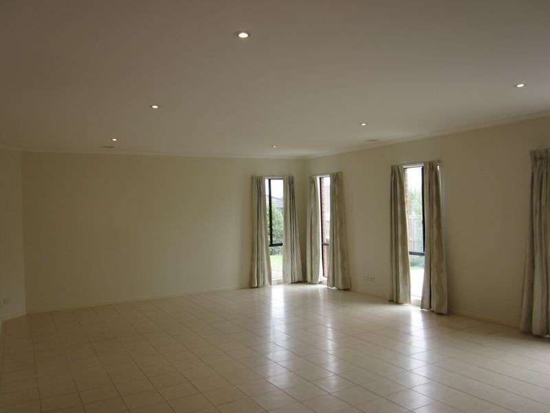 13 Haverbrack Drive, Berwick VIC 3806