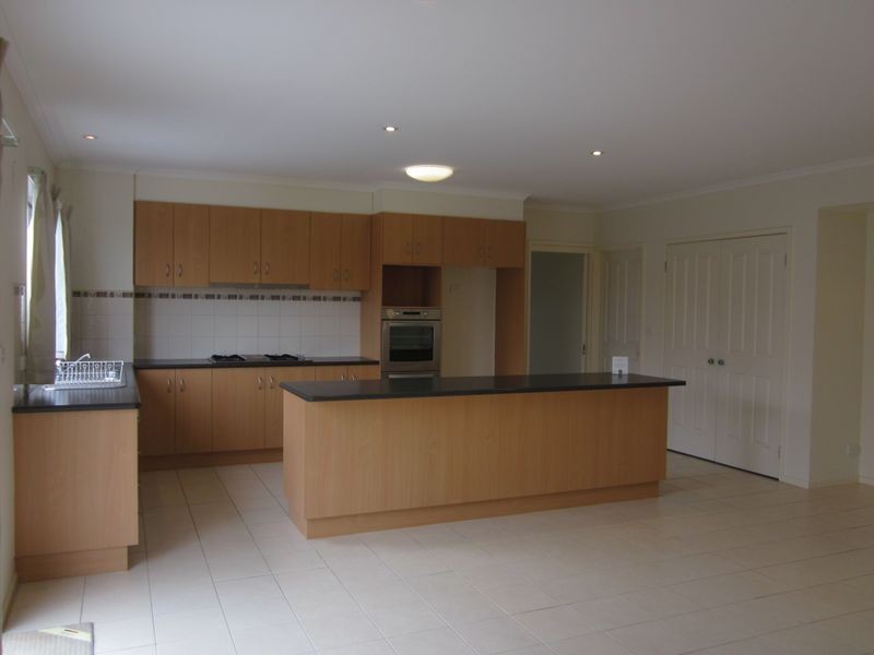 13 Haverbrack Drive, Berwick VIC 3806