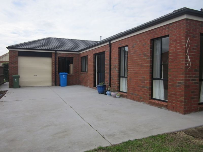 13 Haverbrack Drive, Berwick VIC 3806