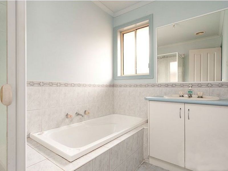 21 Balmaceda Court, Berwick VIC 3806