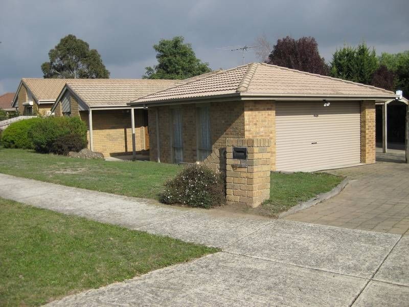 73 Bellevue Drive, Berwick VIC 3806