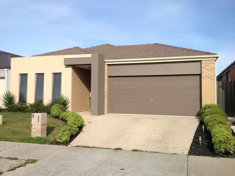 5 Aldous Place, Cranbourne North VIC 3977