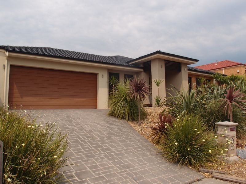 22 Eucumbene Drive, Berwick VIC 3806