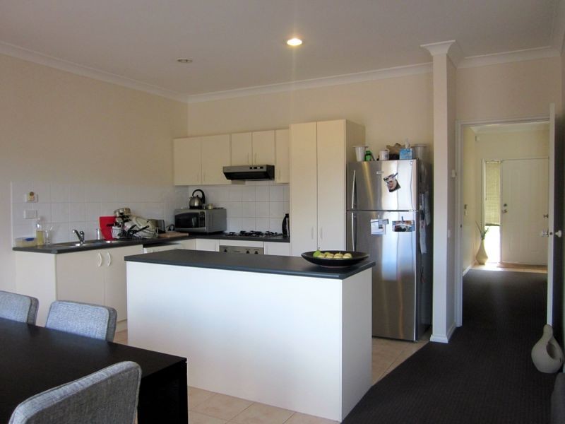 18/12 Grant Close, Berwick VIC 3806