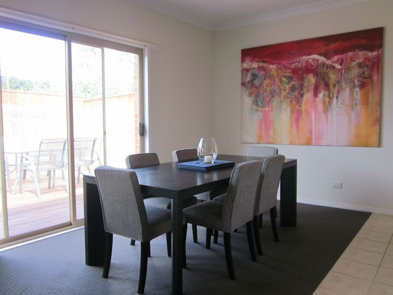 18/12 Grant Close, Berwick VIC 3806