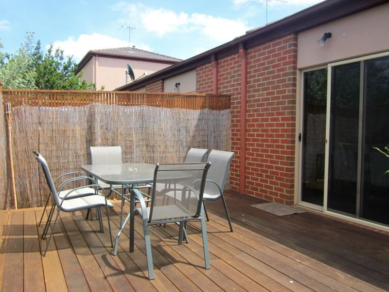 18/12 Grant Close, Berwick VIC 3806