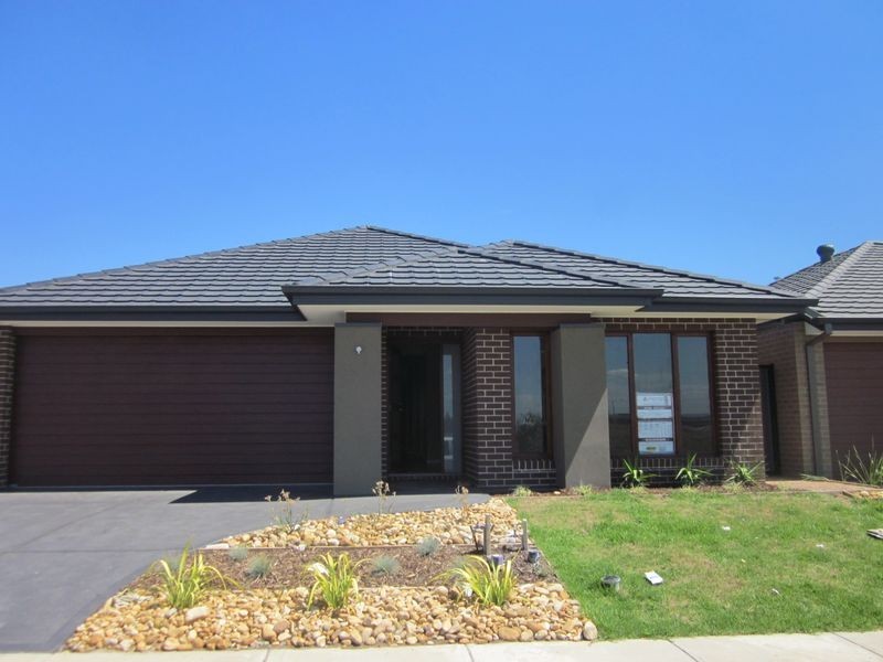 5 Rhinelander Close, Clyde North VIC 3978