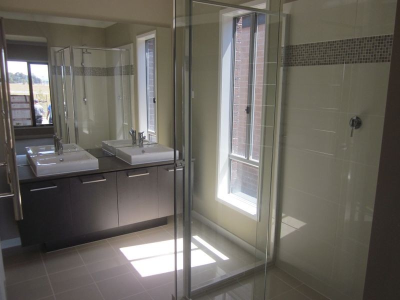 5 Rhinelander Close, Clyde North VIC 3978