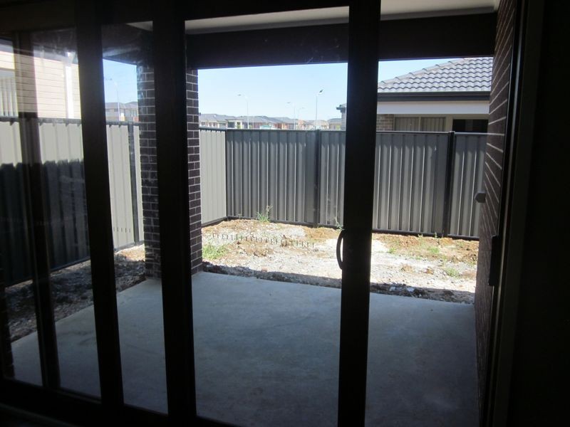 5 Rhinelander Close, Clyde North VIC 3978