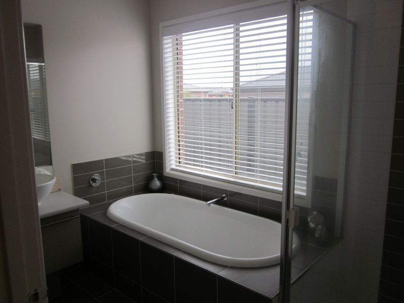 5 Black Forest Way, Clyde North VIC 3978