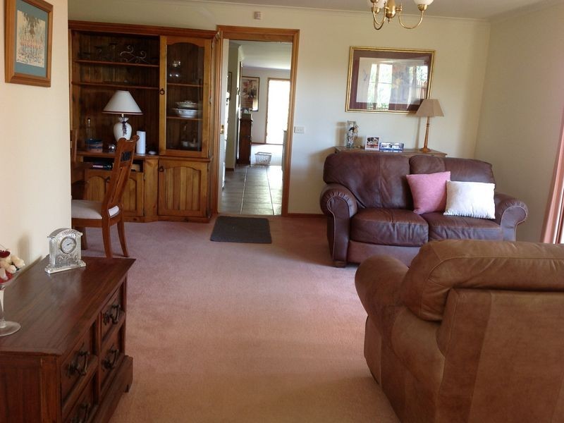 25 Balmain Drive, Berwick VIC 3806