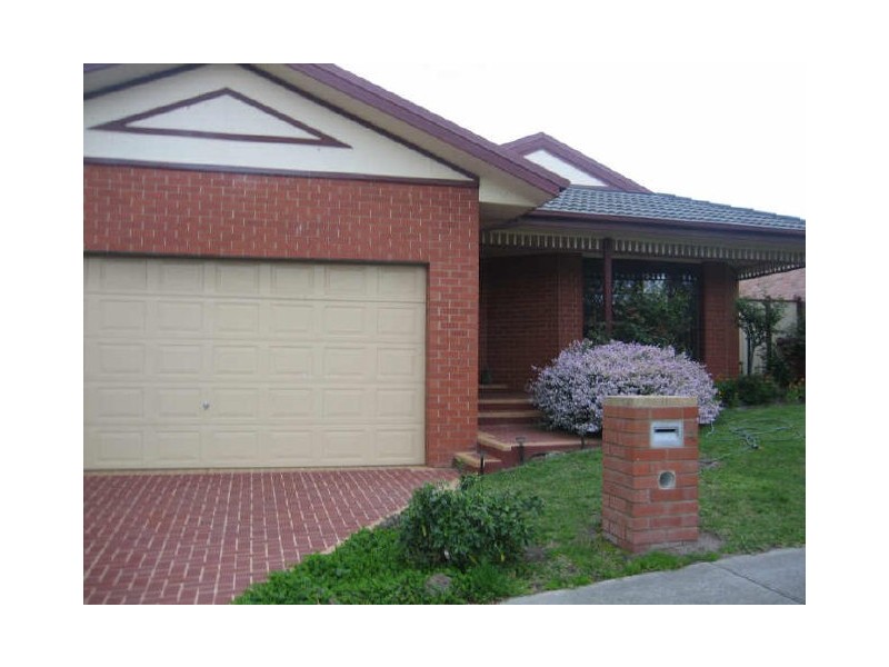 4 Samuel Close, Berwick VIC 3806