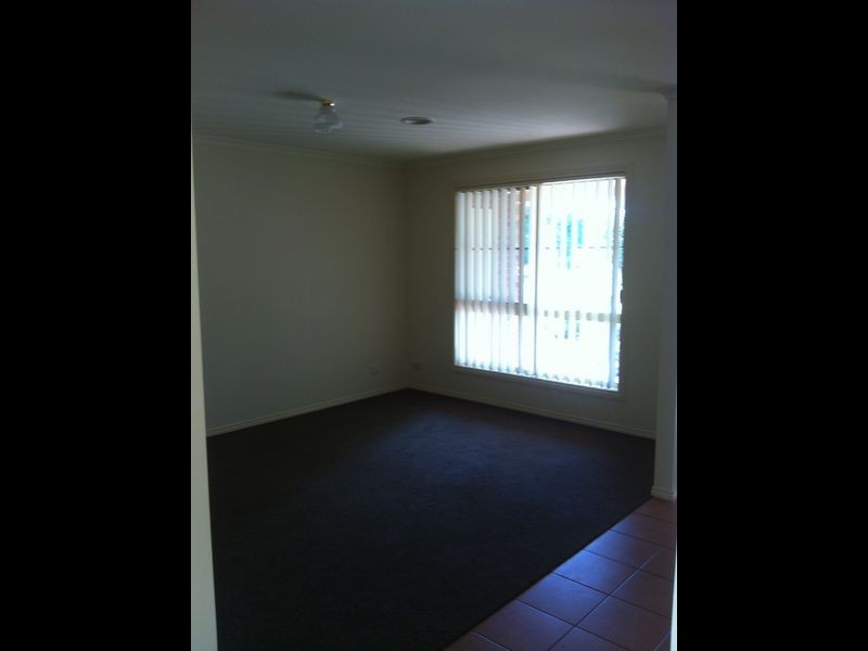 9 Gwenton Avenue, Cranbourne VIC 3977