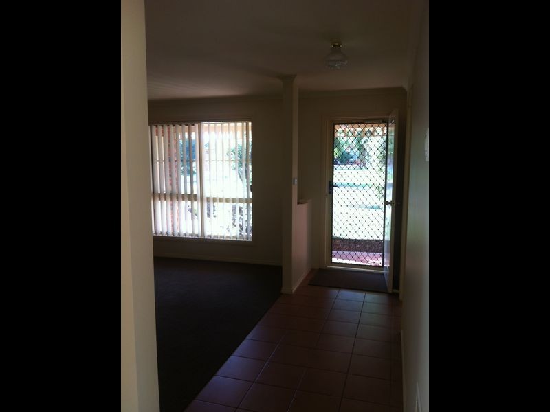 9 Gwenton Avenue, Cranbourne VIC 3977