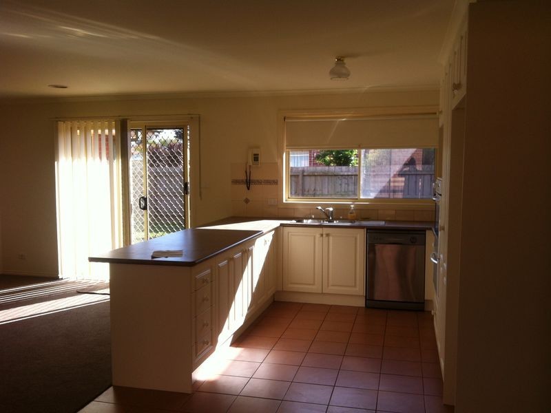 9 Gwenton Avenue, Cranbourne VIC 3977