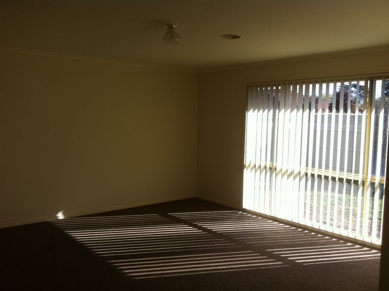 9 Gwenton Avenue, Cranbourne VIC 3977