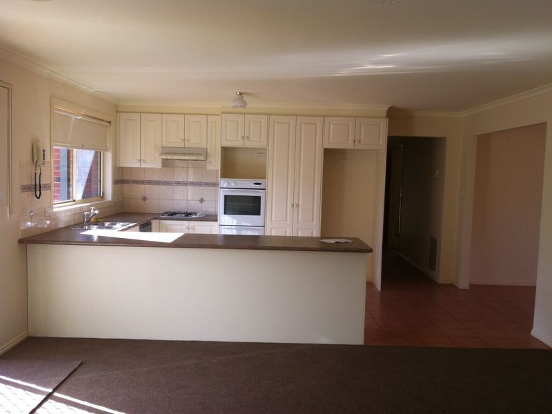 9 Gwenton Avenue, Cranbourne VIC 3977