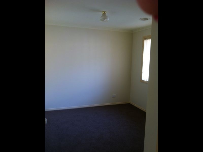 9 Gwenton Avenue, Cranbourne VIC 3977