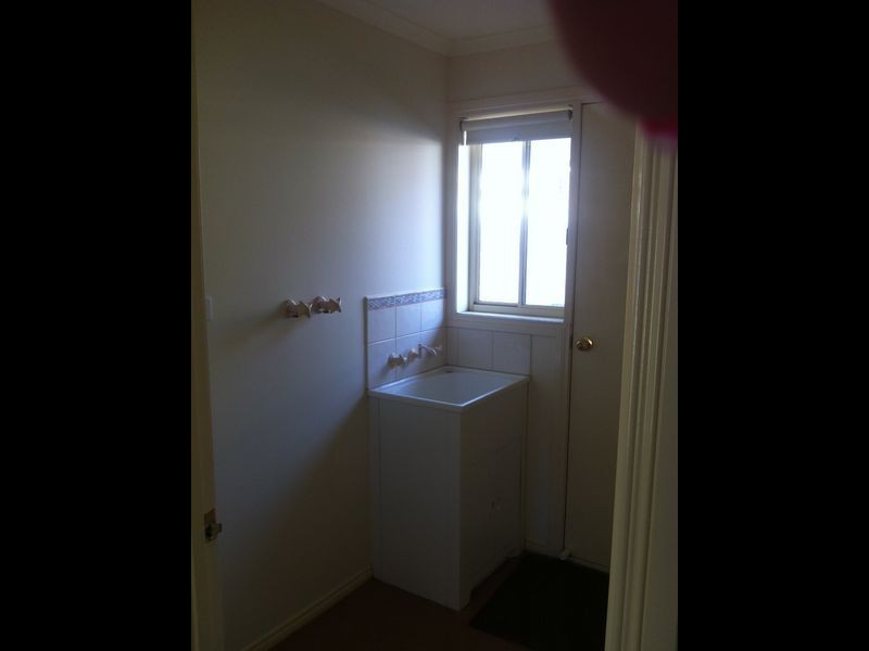 9 Gwenton Avenue, Cranbourne VIC 3977