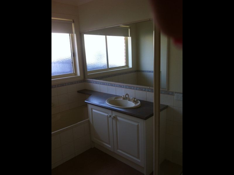 9 Gwenton Avenue, Cranbourne VIC 3977