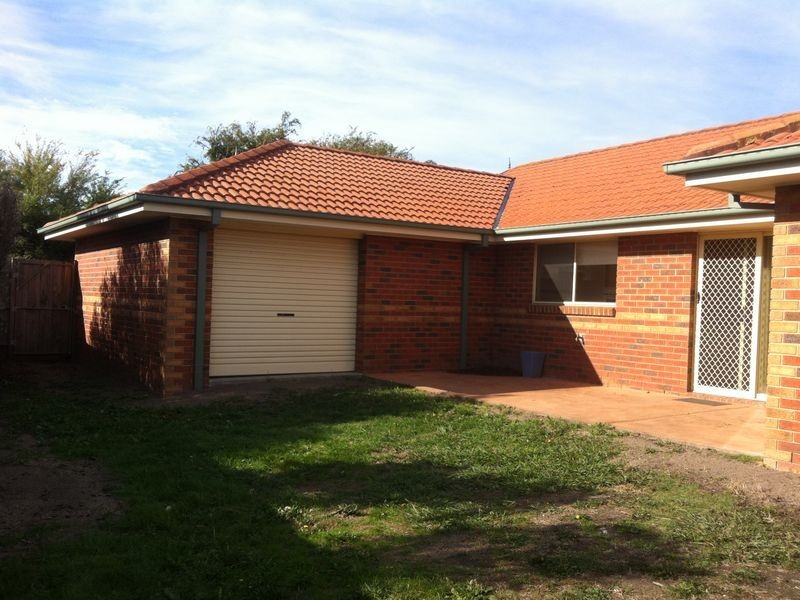 9 Gwenton Avenue, Cranbourne VIC 3977