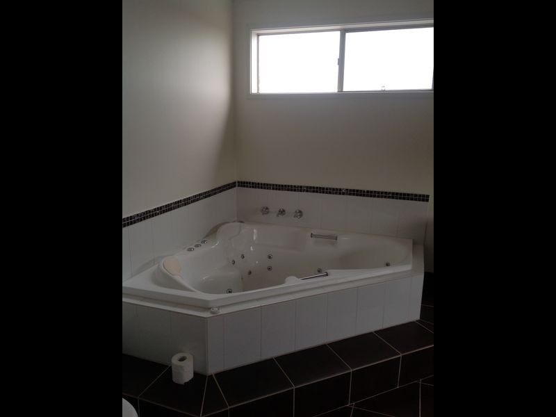 6 Halifax Drive, Berwick VIC 3806