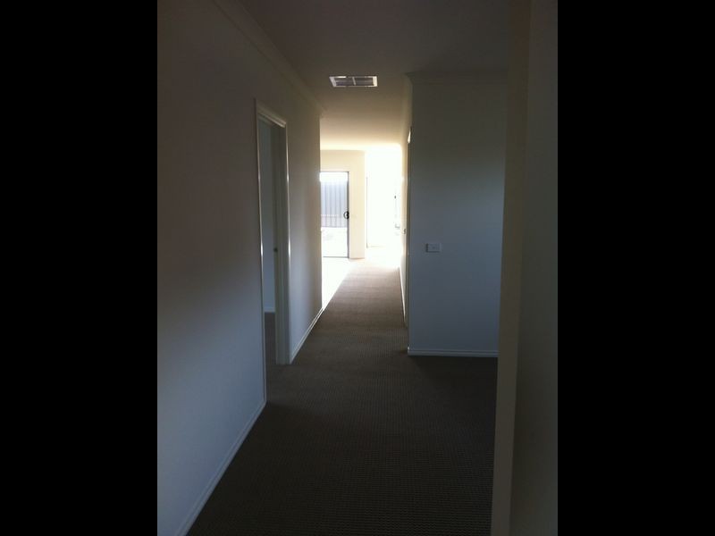 17 Paso Grove, Clyde North VIC 3978