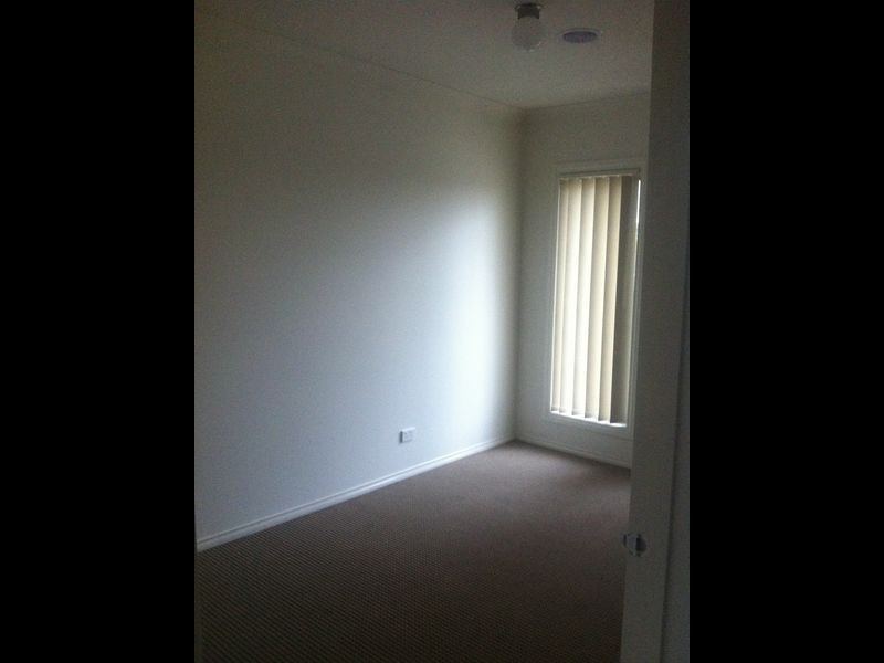 17 Paso Grove, Clyde North VIC 3978