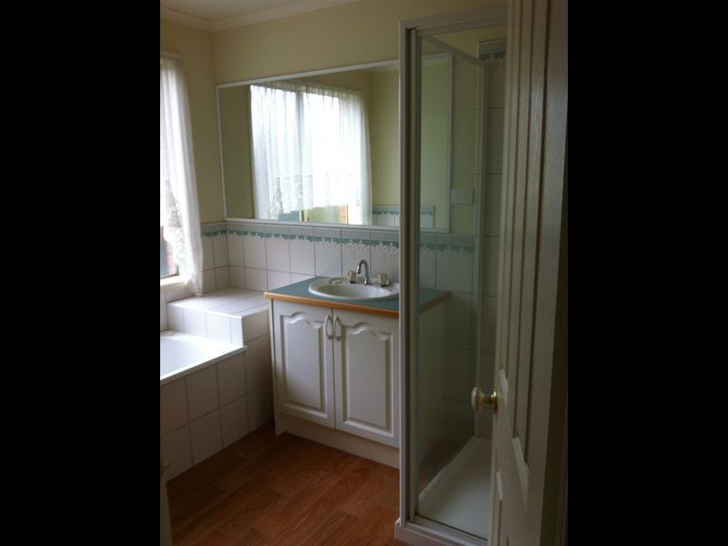 16 Emperor Road, Berwick VIC 3806