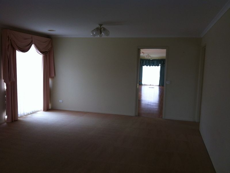 16 Emperor Road, Berwick VIC 3806