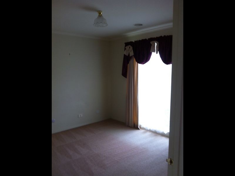 16 Emperor Road, Berwick VIC 3806