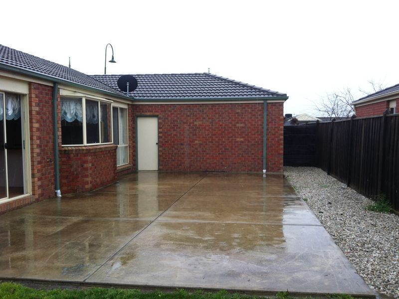 16 Emperor Road, Berwick VIC 3806