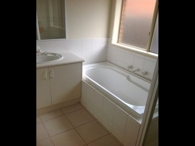 4 Kimbara Drive, Berwick VIC 3806