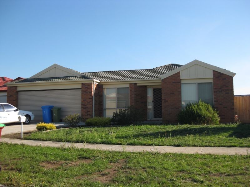 53 Bernborough Avenue, Cranbourne West VIC 3977