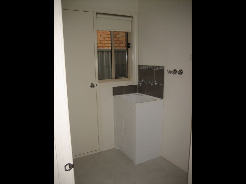 7 Mossman Drive, Cranbourne East VIC 3977