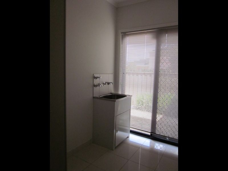 2 Boronia Avenue, Cranbourne VIC 3977